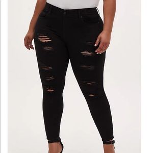 BOMBSHELL SKINNY JEAN - PREMIUM STRETCH BLACK